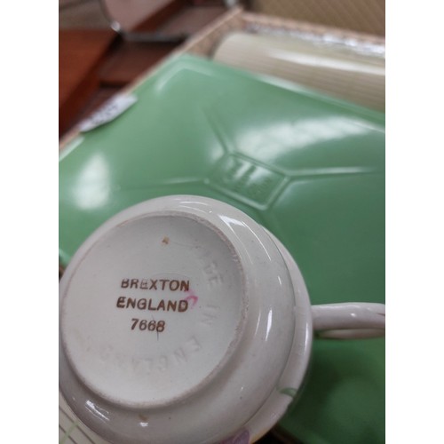 453 - A complete vintage 4 piece picnic / teaset (Brexton)