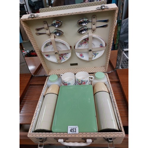 453 - A complete vintage 4 piece picnic / teaset (Brexton)