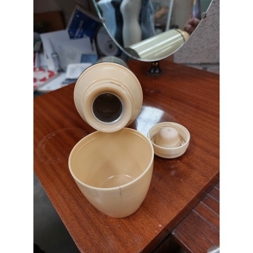 453 - A complete vintage 4 piece picnic / teaset (Brexton)