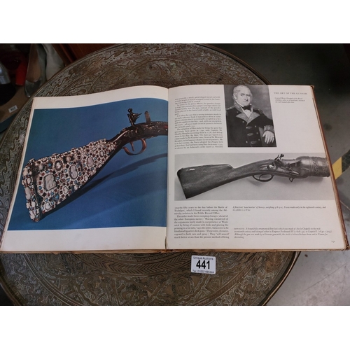 441 - The book of guns Dudleigh Pope