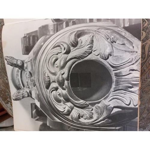 441 - The book of guns Dudleigh Pope