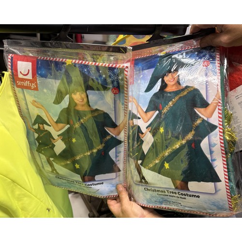 454 - A fabulous collection of fancydress