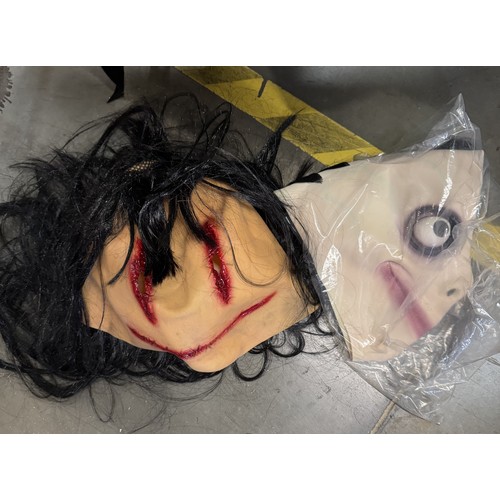 454 - A fabulous collection of fancydress