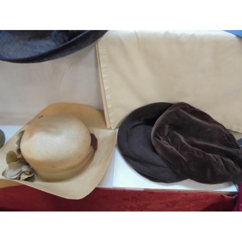 522 - A quantity of mid 20th century hats, etc.,