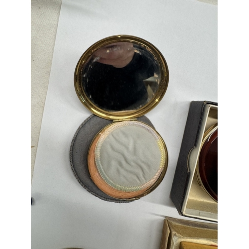 86 - A good lot of compacts including musical examples, hangbag etc