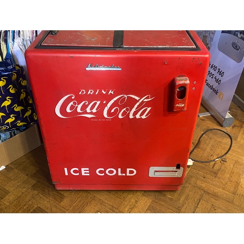 10M - An official Coca-Cola chest cooler - in working order
