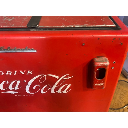 10M - An official Coca-Cola chest cooler - in working order