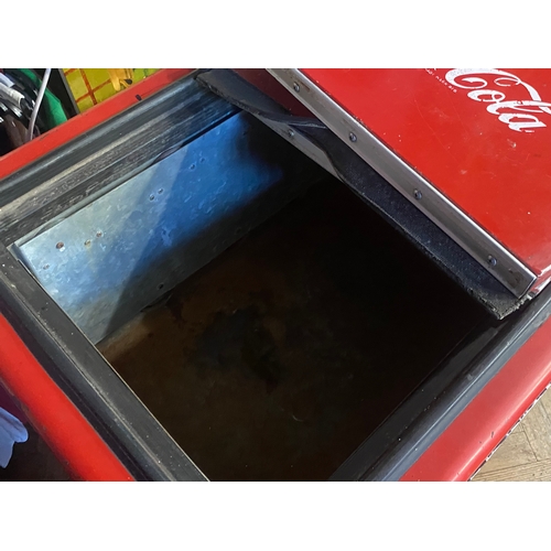 10M - An official Coca-Cola chest cooler - in working order