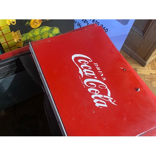 10M - An official Coca-Cola chest cooler - in working order
