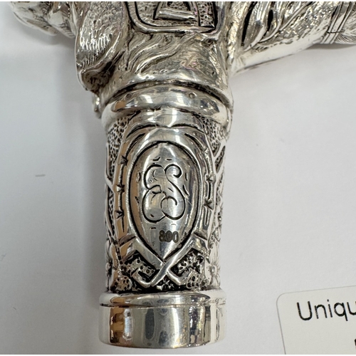 15 - A well decorated walking cane handle depicting dogs (113 grams)