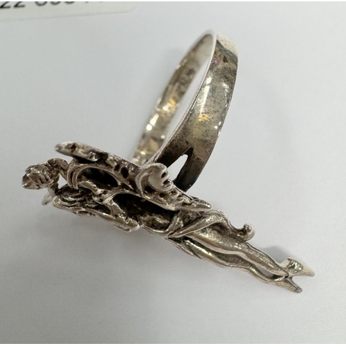 2 - A silver fairy style ring (7.11 grams)