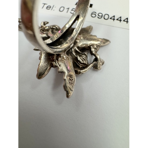 2 - A silver fairy style ring (7.11 grams)