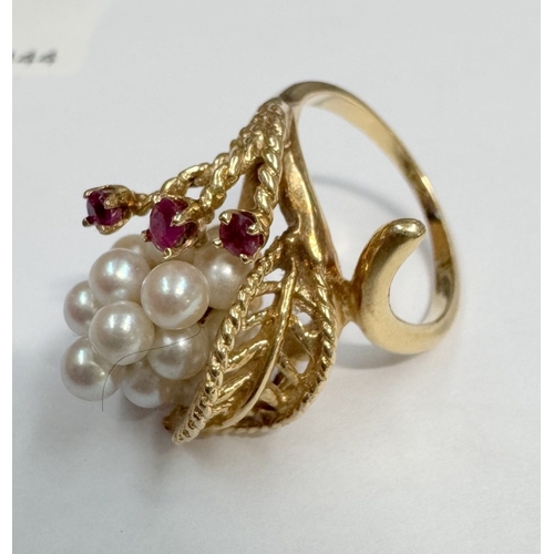 29 - A 14ct yellow gold freshwater pearl & ruby ring (6.68 grams)