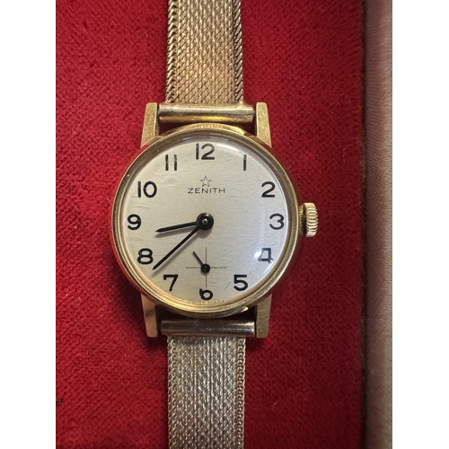 31 - A Zenith ladies wristwatch with rolled gold bezel and 375 / 9ct gold strap