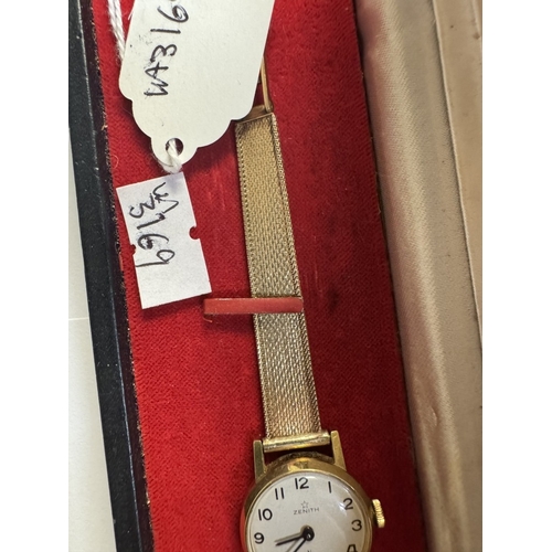 31 - A Zenith ladies wristwatch with rolled gold bezel and 375 / 9ct gold strap