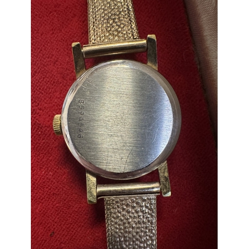 31 - A Zenith ladies wristwatch with rolled gold bezel and 375 / 9ct gold strap