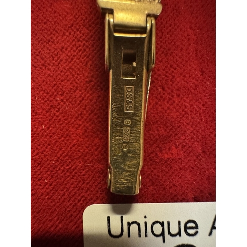 31 - A Zenith ladies wristwatch with rolled gold bezel and 375 / 9ct gold strap