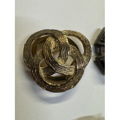 38 - A selection of vintage brooches including silver, micro mosaic & Celtic / Scottish examples