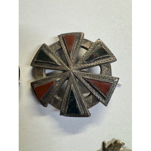 38 - A selection of vintage brooches including silver, micro mosaic & Celtic / Scottish examples