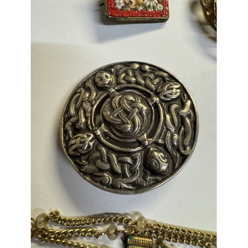 38 - A selection of vintage brooches including silver, micro mosaic & Celtic / Scottish examples