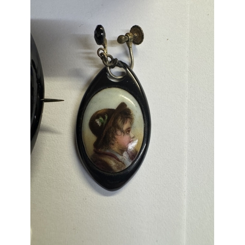 40 - A Victorian hand painted brooch with matching earrings