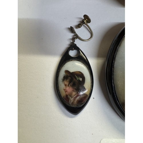 40 - A Victorian hand painted brooch with matching earrings