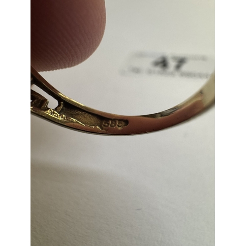 47 - An 18ct gold ring (3.07 grams)