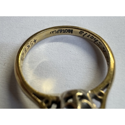 51 - An 18ct gold & platinum single stone diamond ring