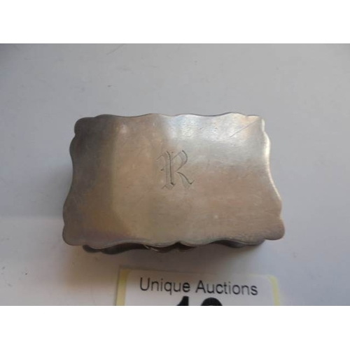 19 - An 18th century silver snuff box, Chester 1787.