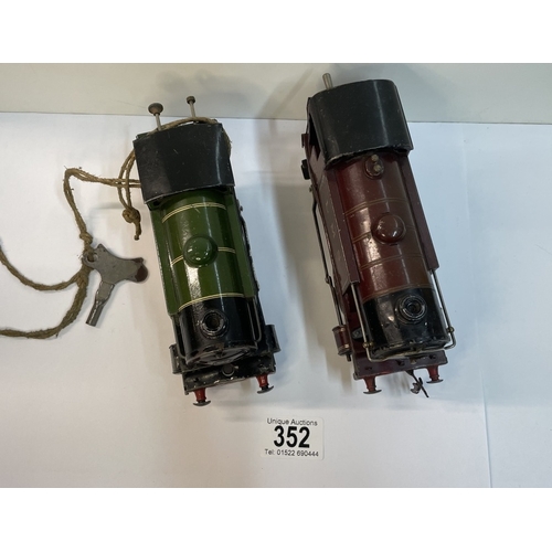 Two clockwork O gauge model locomotives, GReen LNER 460 tank engine ...