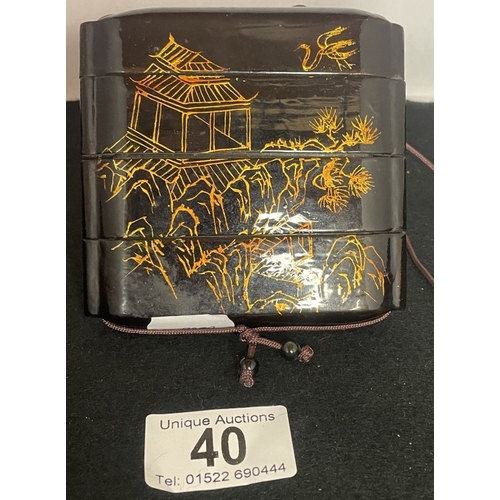 40 - A Japanese four case lacquered inro