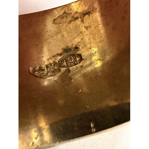 108 - An 18ct gold ring (17.68 grams)