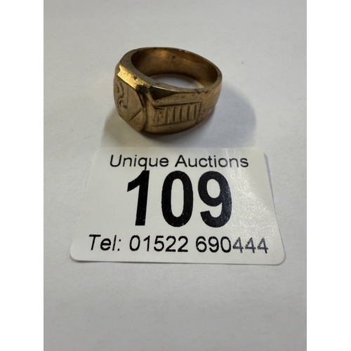 109 - An 18ct gold ring (14.48 grams)
