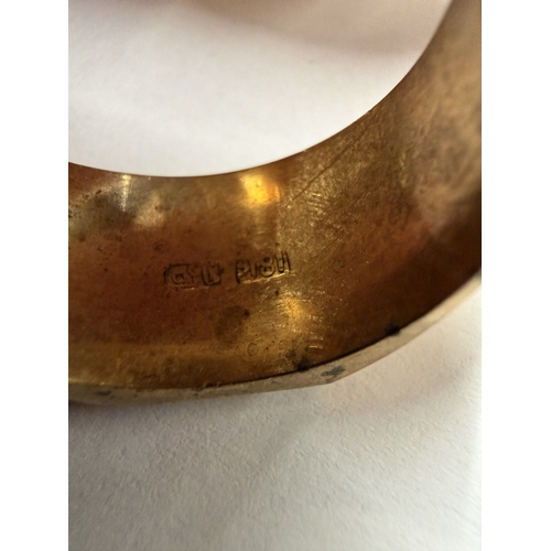 109 - An 18ct gold ring (14.48 grams)