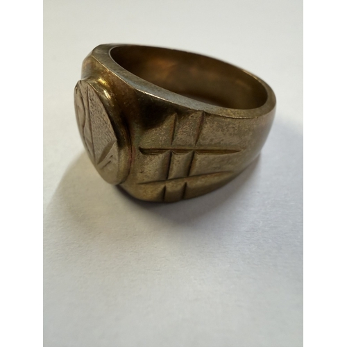 110 - An 18ct gold ring (16.12 grams)