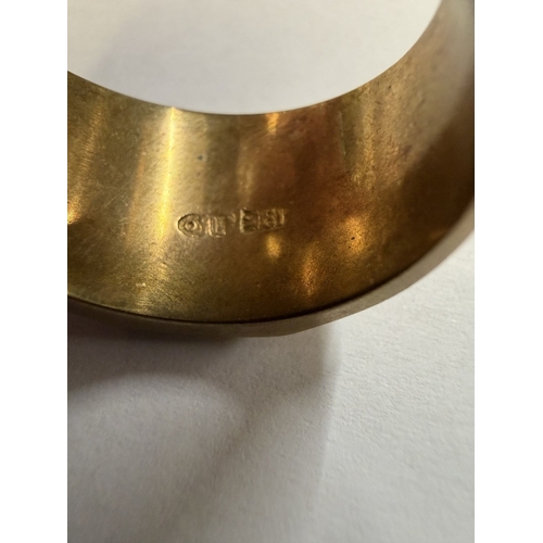110 - An 18ct gold ring (16.12 grams)