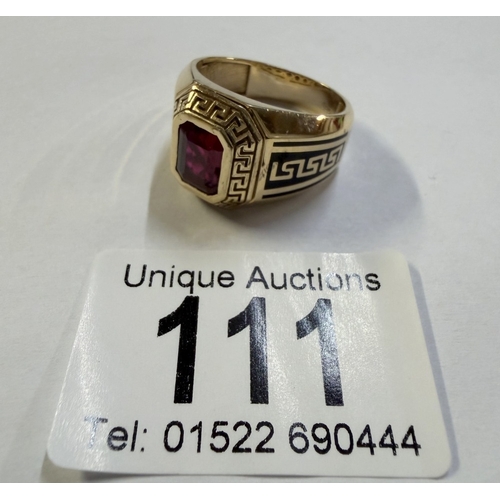 111 - An 14ct gold ring (12.37 grams)