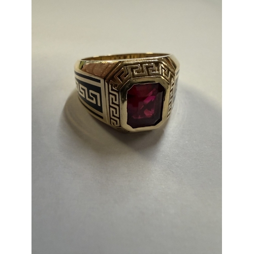 111 - An 14ct gold ring (12.37 grams)