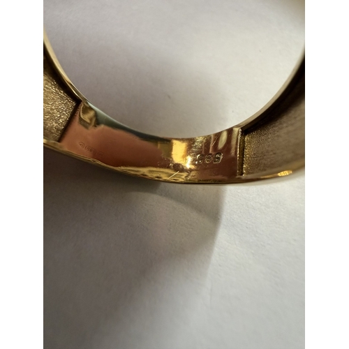 111 - An 14ct gold ring (12.37 grams)
