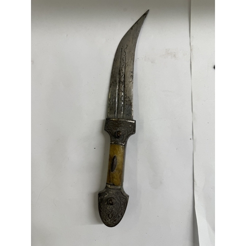 139 - A vintage oriental dagger / knife with decorative metal sheath