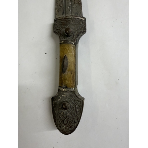 139 - A vintage oriental dagger / knife with decorative metal sheath