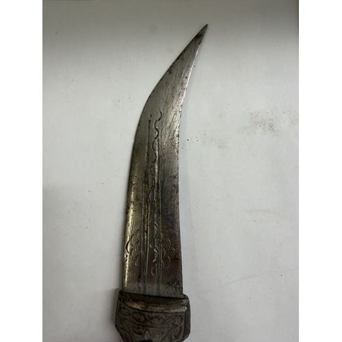 139 - A vintage oriental dagger / knife with decorative metal sheath