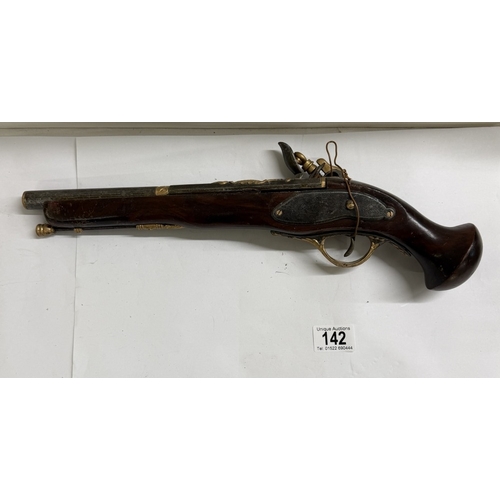 142 - A brass barrelled flintlock musket & powder flask