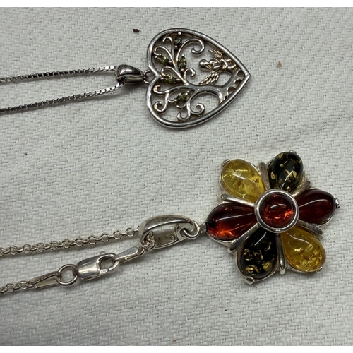 90H - A collection of silver & gilt silver jewellery including rings & necklaces