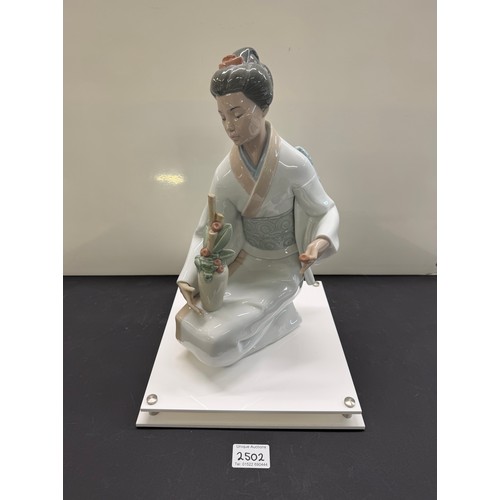 2502 - A Nao by Lladro porcelain figurine titled The Decorator model number 01276 in acrylic case
