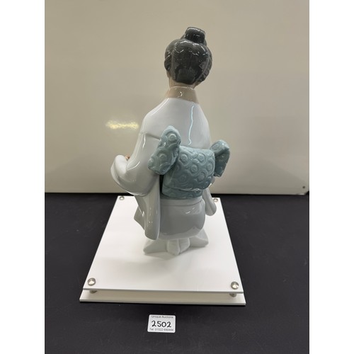 2502 - A Nao by Lladro porcelain figurine titled The Decorator model number 01276 in acrylic case