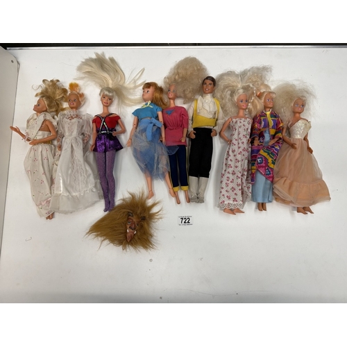722 - 9 Barbie Dolls with clothing