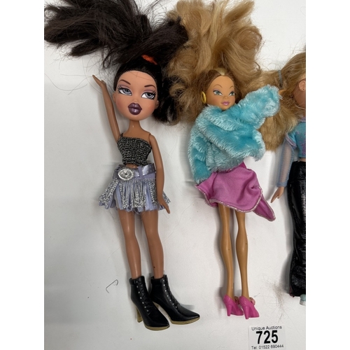 725 - 4 Bratz dolls