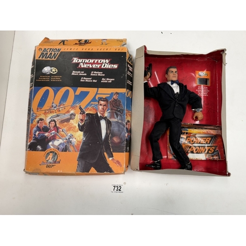 732 - A James Bond Tomorrow Never Dies 007 Action Man doll in box