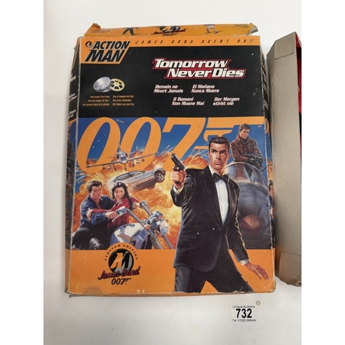 732 - A James Bond Tomorrow Never Dies 007 Action Man doll in box